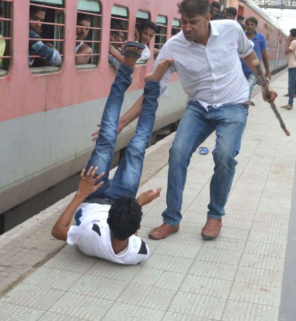 Alwar RPF sub inspector save young boy's life at alwar junction