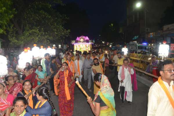 beautiful pics of jagannath yatra