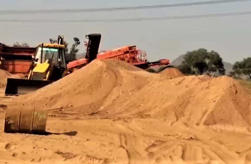 Accident in alwar due to gravel and scree