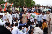 बीजेपी सरकार की वादाखिलाफी सहित एक दर्जन मुद्दों को लेकर कांग्रेसियों ने किया कलक्टोरेट का घेराव