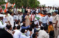 बीजेपी सरकार की वादाखिलाफी सहित एक दर्जन मुद्दों को लेकर कांग्रेसियों ने किया कलक्टोरेट का घेराव