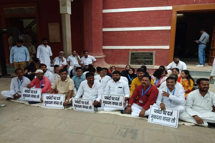 साझा विपक्ष का धरना