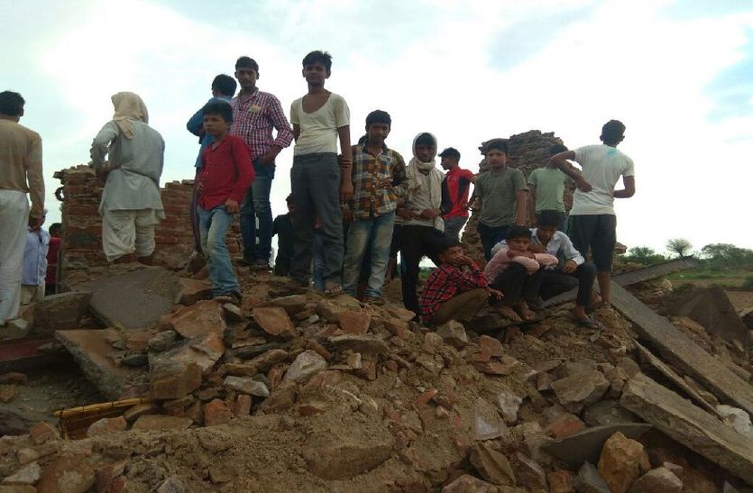 Sikar Woman Died in House collapse Due to Heavy Rain in Chipalata