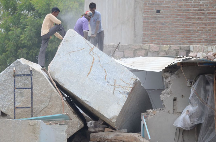 Death of worker in granite