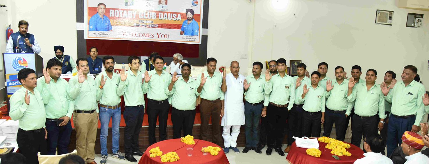 rotary-club-dausa-administers-oath-to