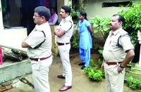 हत्या की जानकारी मृतिका के पति को दोपहर करीब एक बजे हुई