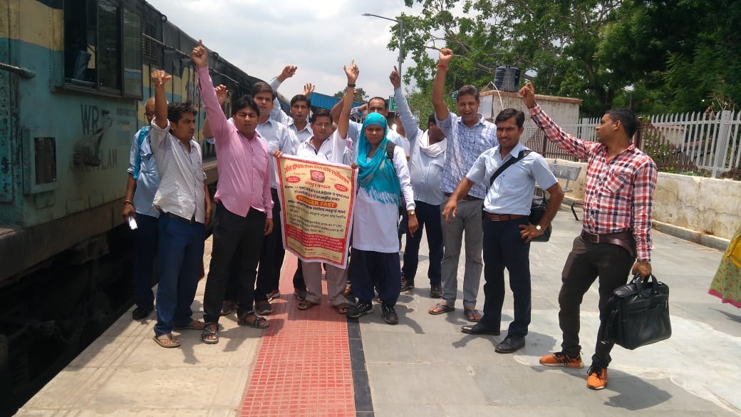 railway-workers-protest-mass-uproar