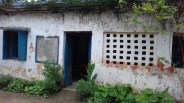 जर्जर स्कूल भवन में जोखिम के बीच नौनिहाल ले रहे शिक्षा, विभाग भी है मौन