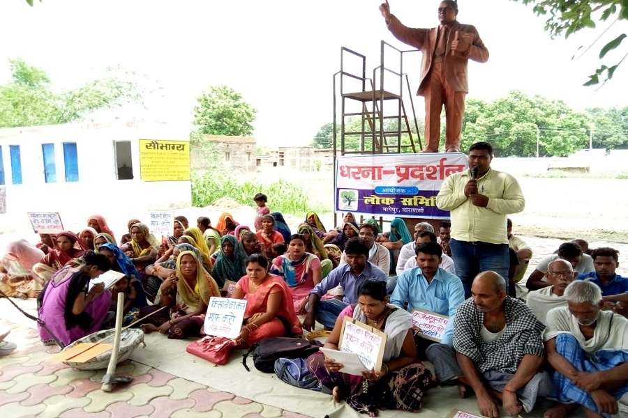 नागेपुर में किसानों का धरना