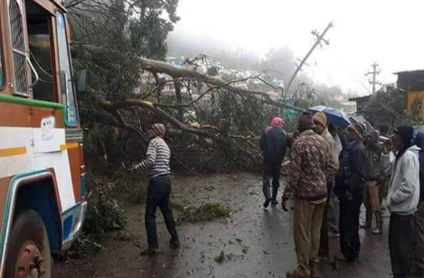 Landslides in Ooty, three debris dead on cars