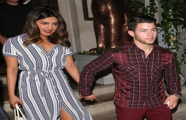 विदेशी ब्वॉयफ्रेेंड के साथ प्रियंका ने ऐसे मनाया अपना 36वां बर्थडे, तस्वीरें हैरान कर देंगी..