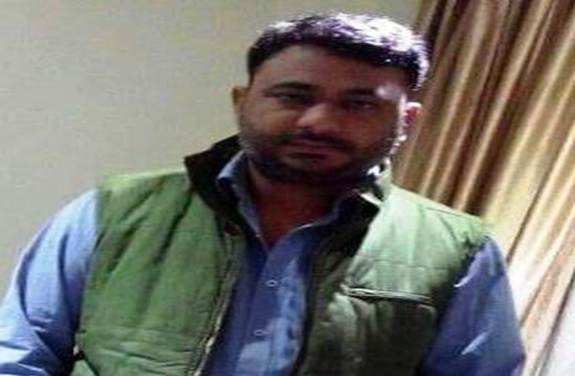 Anand pal's brother vicky supplied sim to gangster ashok thakariya