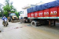 घटिया सड़क बनाई जा रही