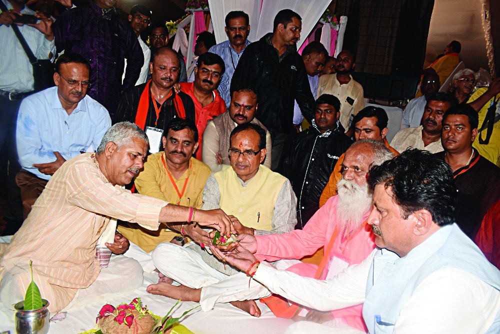 CM at mid night lays foundation stone of satna medical college