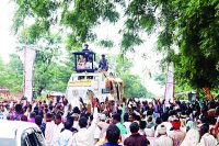 cm takes jibe at congress says even 2 hours power cut become an issue