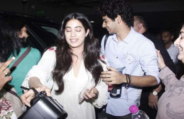 dhadak stars Janhvi and Ishaan latest photos at the mumbai airport