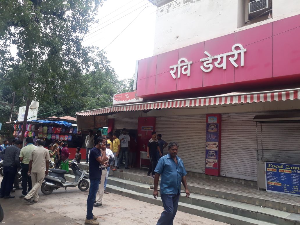 रवि डेयरी के विरूद्ध अतिक्रमण व गंदगी फैलाने की शिकायत