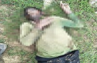 लोग शव को देखकर नजरअंदाज करते रहे