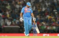 Gautam Gambhirs stinging comment for MS Dhoni He is putting pressure