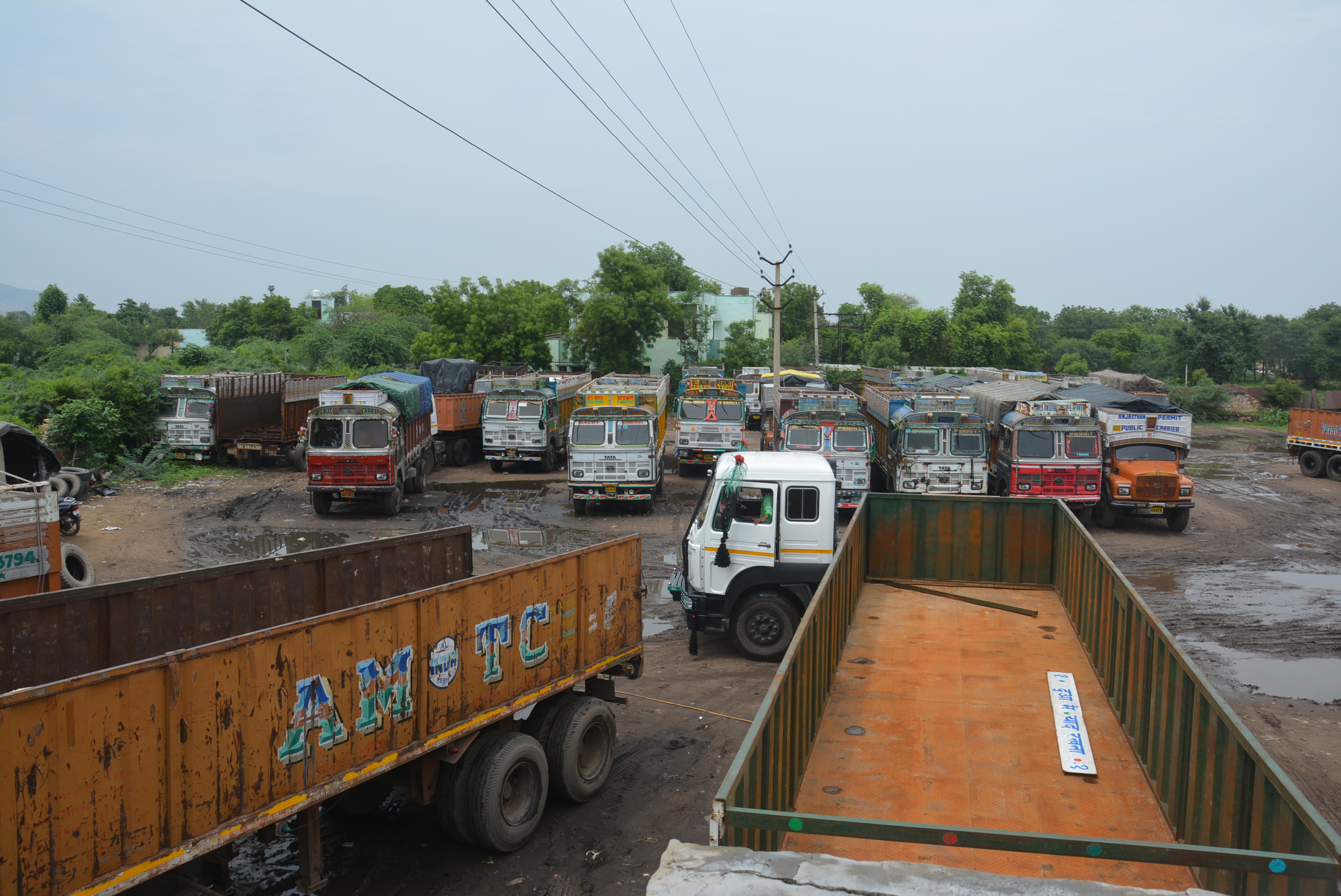 Alwar : Transporter strike, truck jammed