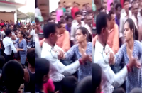 VIDEO: लड़की ने मजनू को मिलने बुलाया, पहुंचते ही कर दी चप्पलों की बौछार