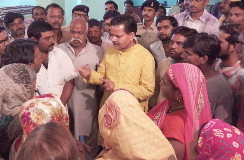 raisen, raisen news, raisen patrika, patrika news, patrika bhopal, bhopal mp, Public works minister, Flood Victims, situation after barish, mousam,