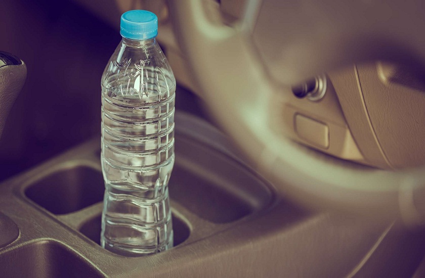 reason why one should not leave plastic water bottle in hot car
