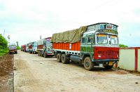 vidisha, vidisha news, vidisha patrika, patrika news, patrika bhopal, bhopal mp, latest hindi news, protest, strike, truck driver strike, industrial area, transport, congress, gst, goods and service tax, workers, daily workers, 