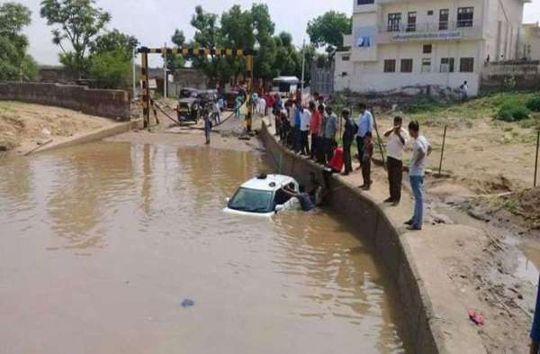 Five peoples Saved from Railway Underpass water in Fatehpur shekhawati