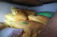 सहकारी गोदामों में लूट और बाजार में मिल रही छूट