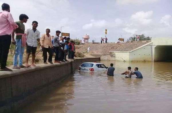 Five peoples Saved from Railway Underpass water in Fatehpur shekhawati