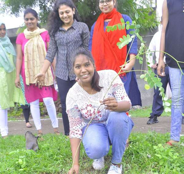  Magazine Green Map: Planting plants in Dental College, all the photos seen