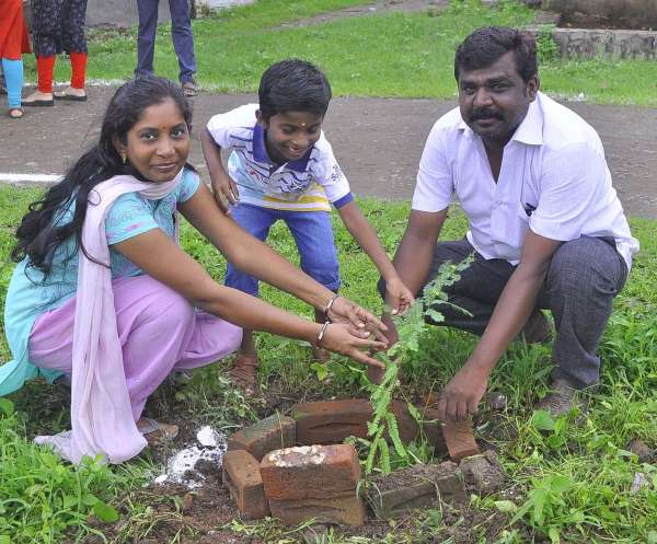  Magazine Green Map: Planting plants in Dental College, all the photos seen