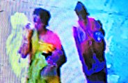 Women taken jewels by rewarding reward