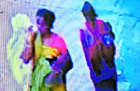 Women taken jewels by rewarding reward