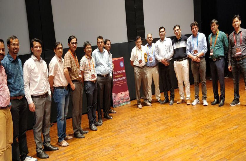 देशभर के नामी यूरोलॉजिस्ट डॉक्टरों ने देखी रोबोट से लाइव सर्जरी