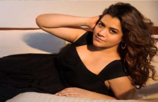 shikha talsania wants to play different kinds of role
