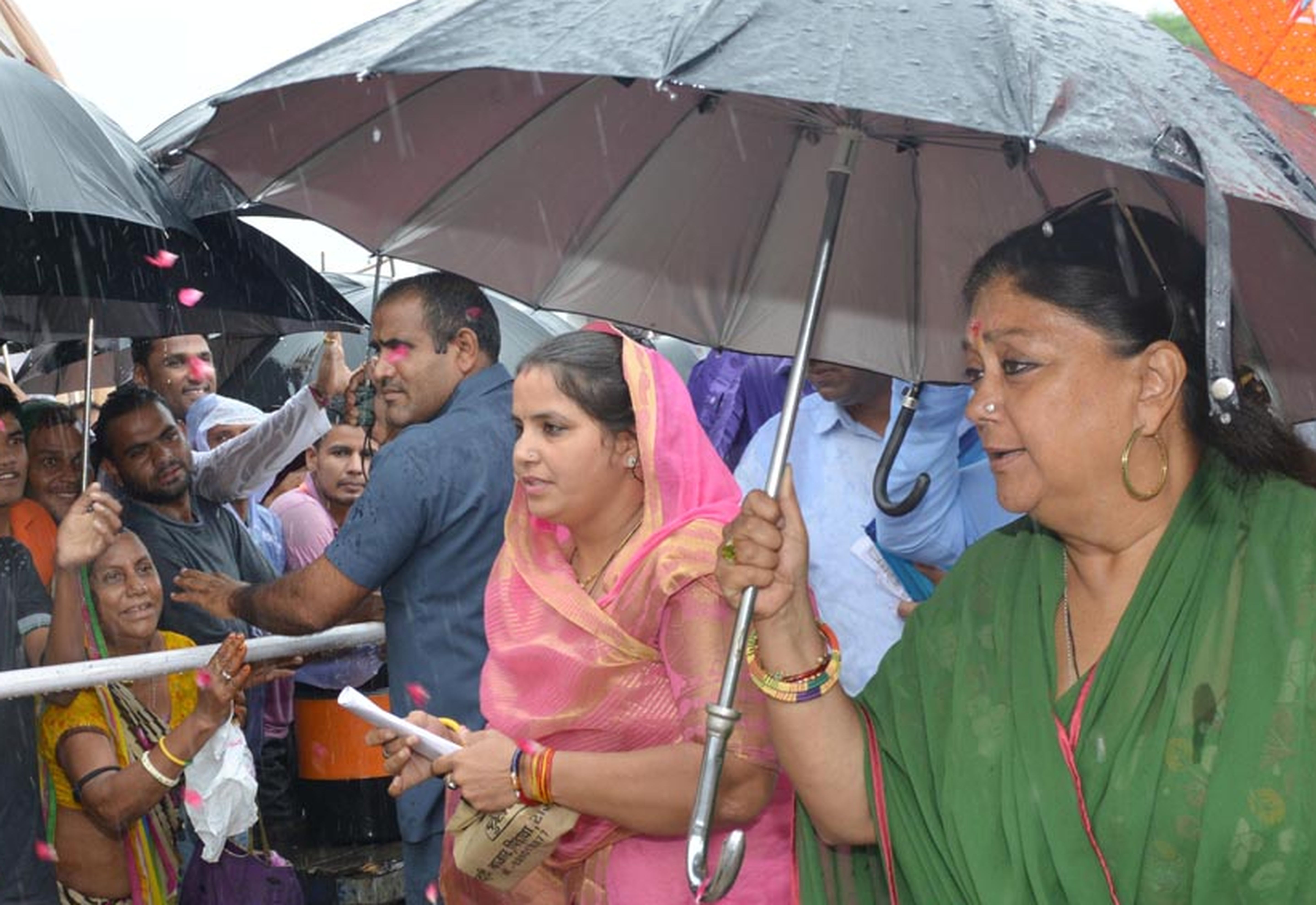 छह घंटे में बदलेंगे किसानों के ट्रांसफार्मर-राजे