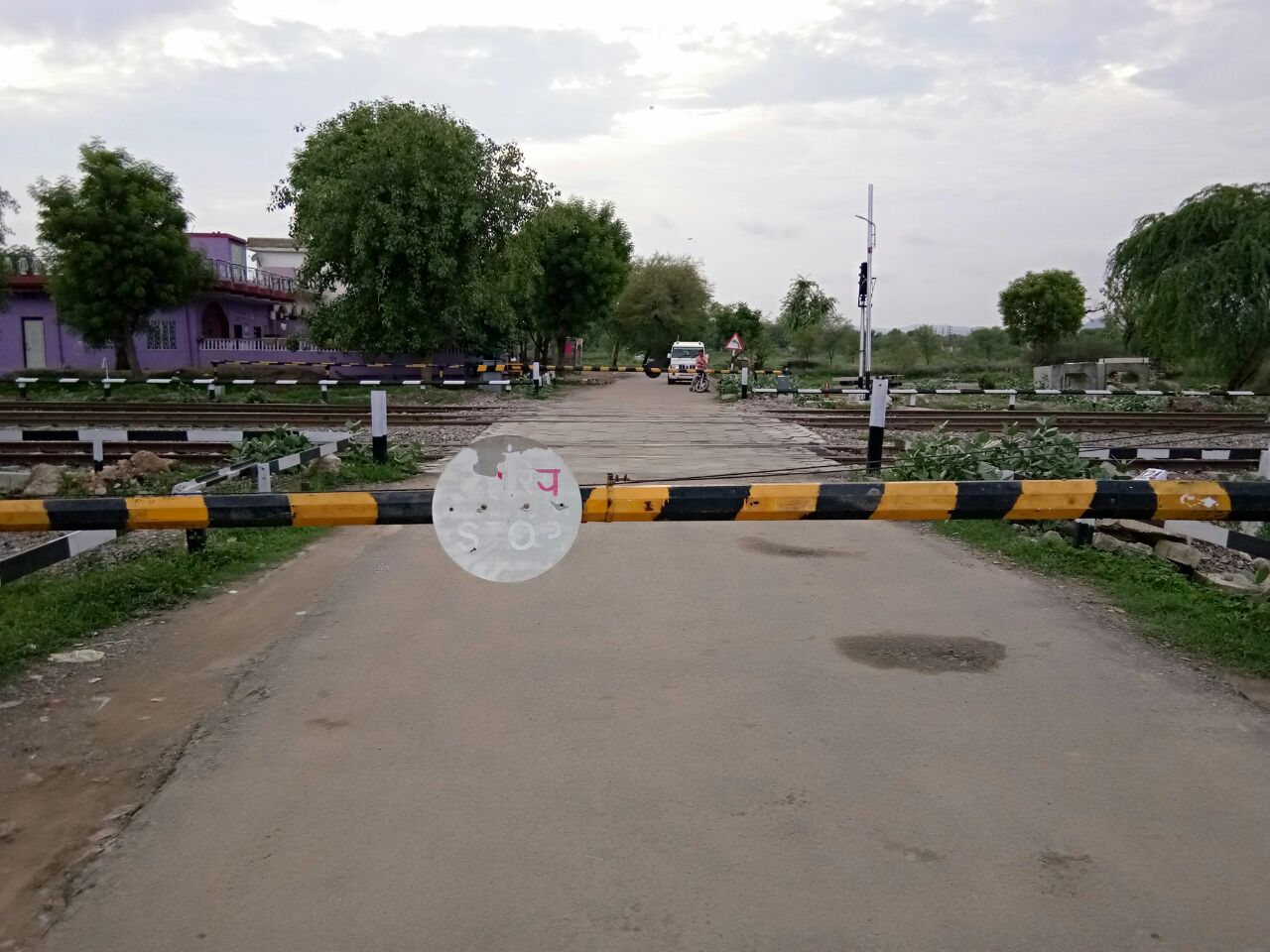 baswa railway gate