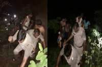 बारिश के बाद अचानक जलस्तर बढ़ने ने फंस गए थे चार लोग