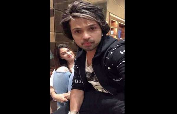 himesh reshammiya celebrated birthday with wife sonia kapoor in tokyo