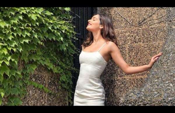 miss world manushi chhillar hot and beautiful photo shoot getting vira