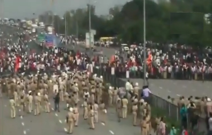 Video: हिंसक होने के बाद थमा मराठा आंदोलन, पुलिस ने प्रदर्शनकारियों पर बरसाए आंसू गैस के गोले