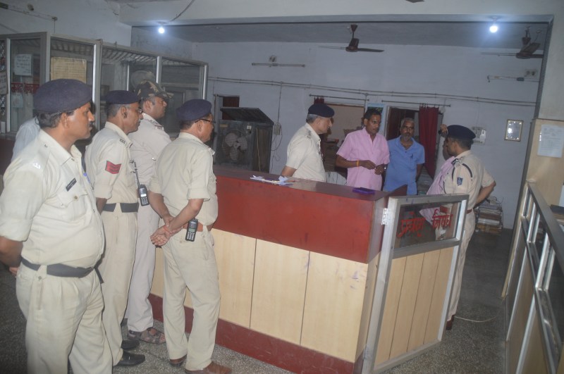 robbery in madhayanchal Bank, robbing in 15 minutes for 11 lakh