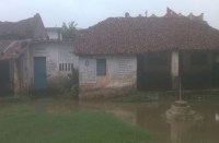 जर्जर भवन में संचालित हो रहे 100 से अधिक स्कूल