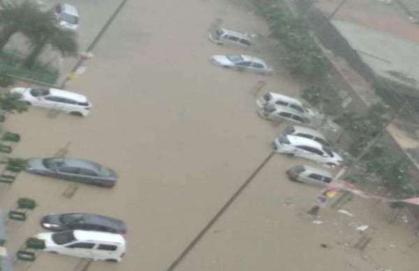 भारी बारिश से दिल्ली-एनसीआर की रफ्तार थमीं