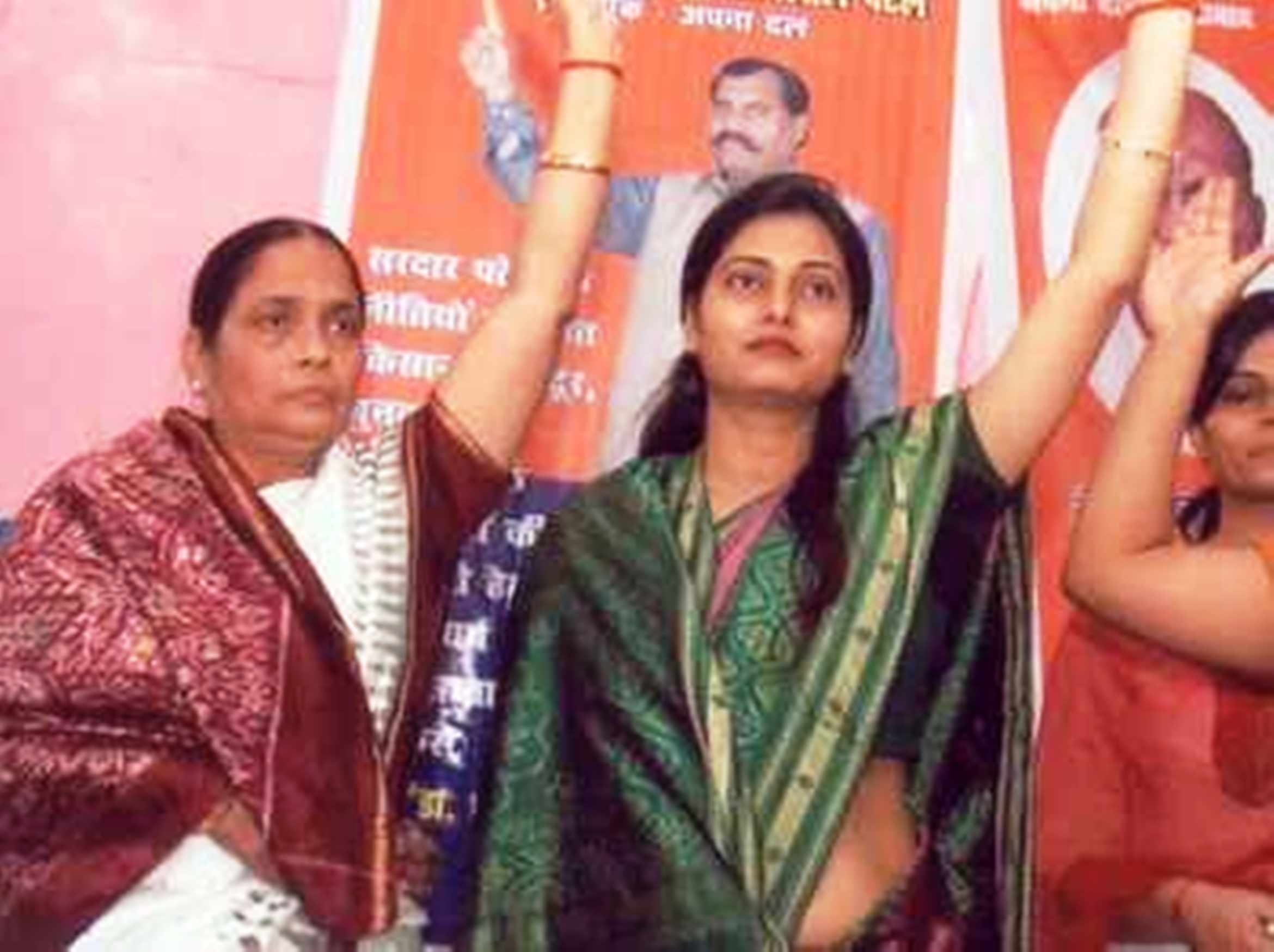central minister anupriya patel spend time with her mother in kanpur