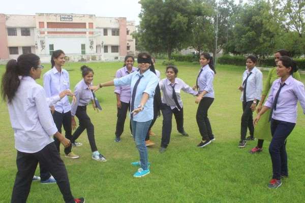 beautiful pics of collage girls