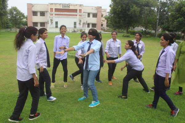 beautiful pics of collage girls