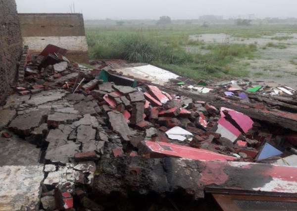 greater noida house building collapse